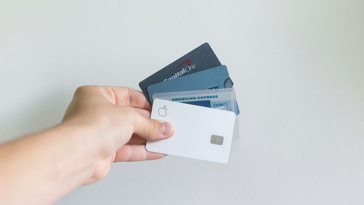 how to calculate GST on credit card EMI?