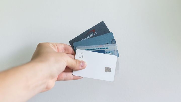 how to calculate GST on credit card EMI?