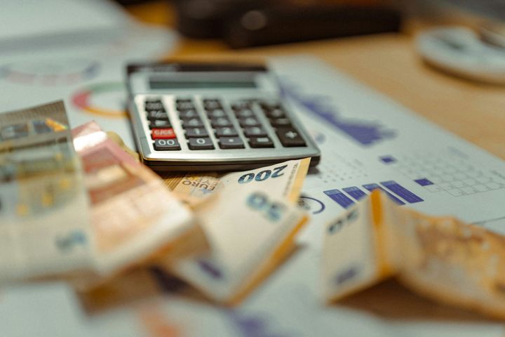 what inputs do you need to estimate EMI calculator for loan and credit card payments?