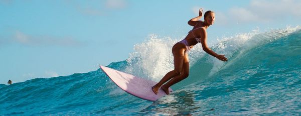 Ocean wave photograph illustrating the urge surfing technique.