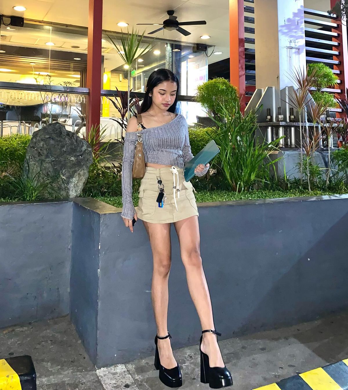 @natchiees is all legs