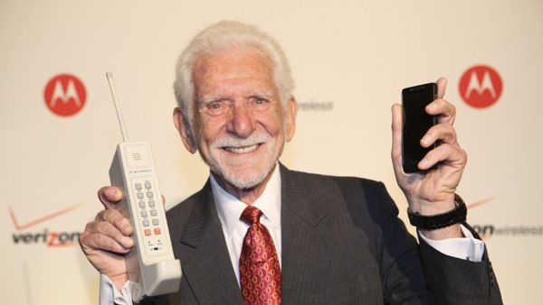 Martin Cooper holding the first Motorola mobile phone