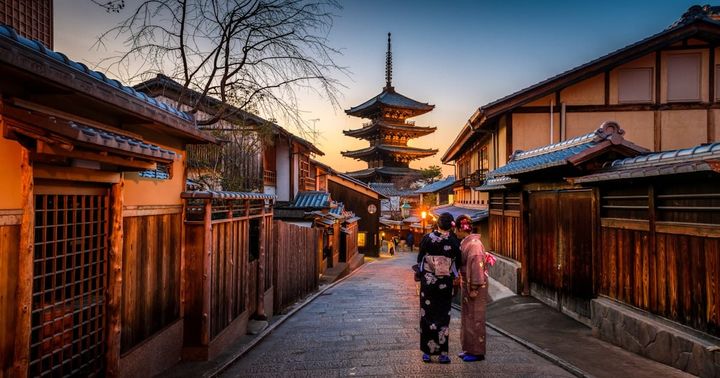 Understanding Japan Through Foreign Eyes: What Viral Videos Reveal About Selling in Japan