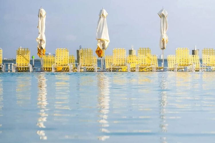 Infinity pool at The Standard Miami spa overlooking Biscayne Bay, a top luxury hotel choice for the Miami World Cup 2026.