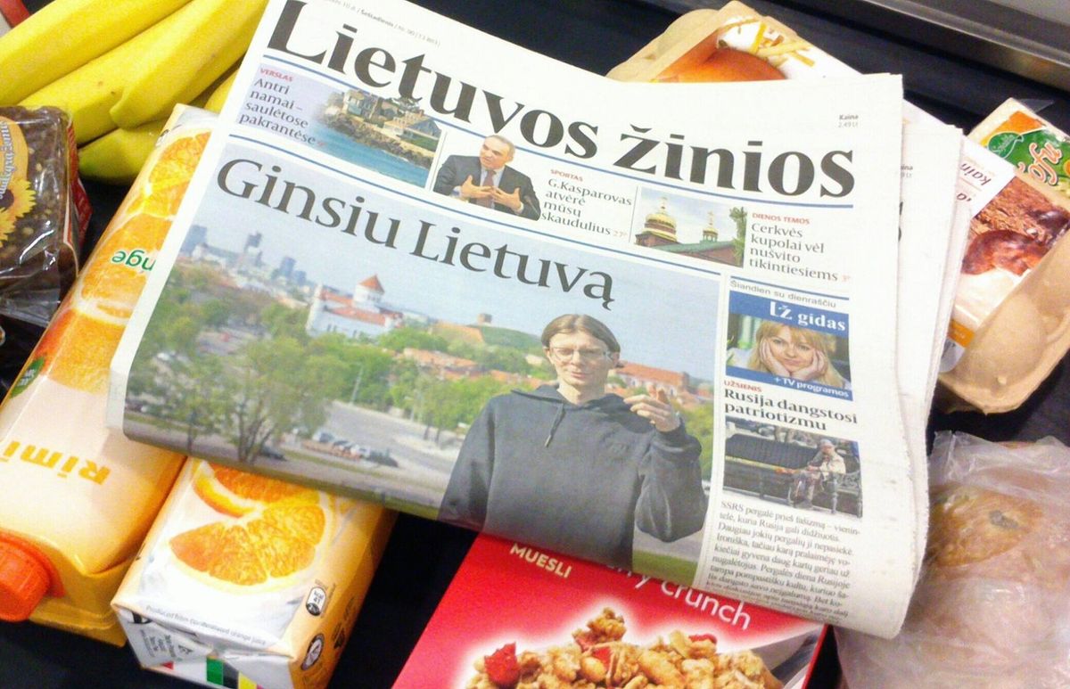 Lithuanian newspaper "Lietuvos žinios" with a photo of Mark Adam Harold on the front page and the headline "Ginsiu Lietuvą" (