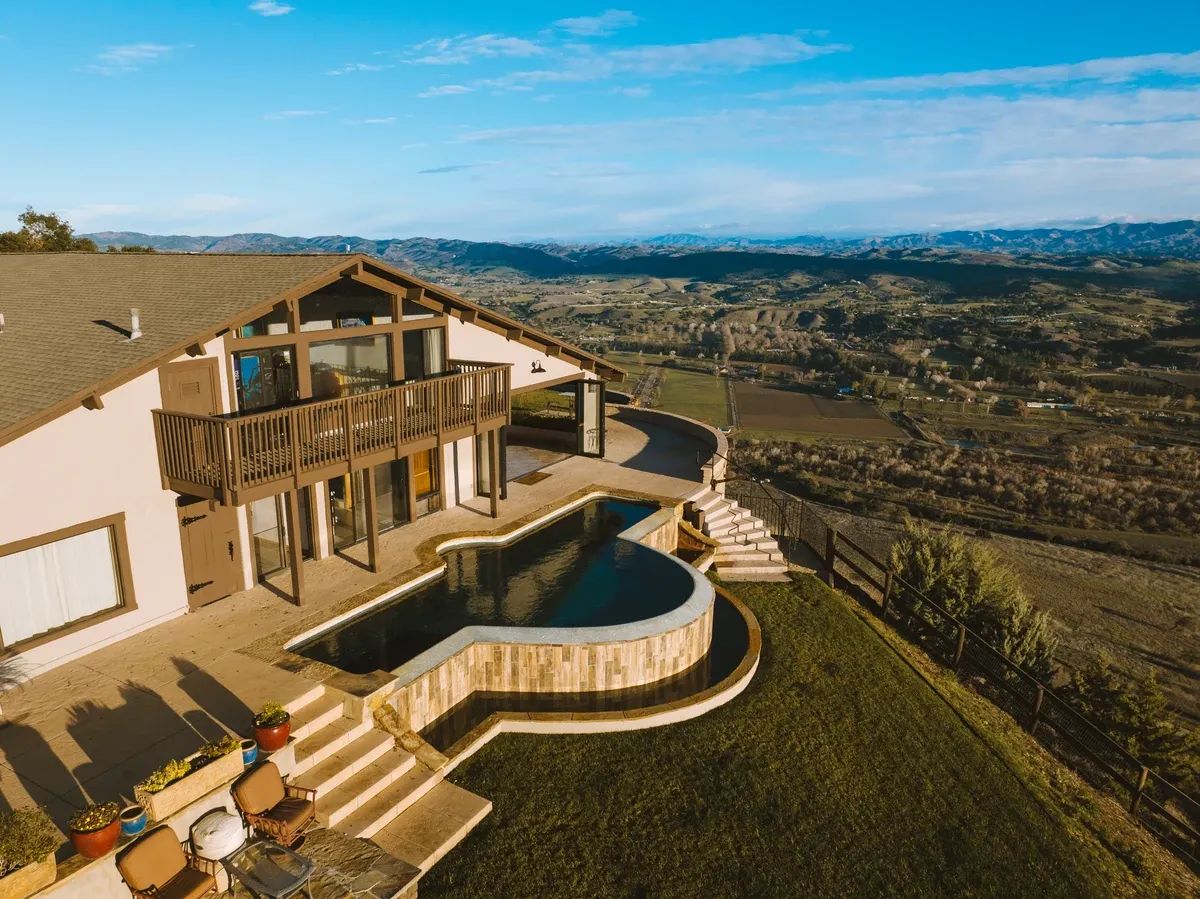 Skyview Retreat: Santa Barbara Wine Country Wedding Venue