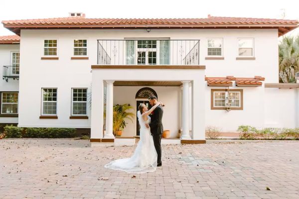 From Inspiration to Reality: Transforming Your Wedding Estate Rental into a Luxury Wedding Venue