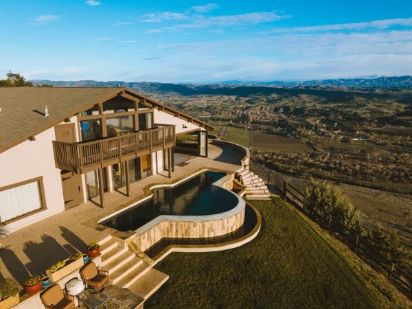 Skyview Retreat: Santa Barbara Wine Country Wedding Venue