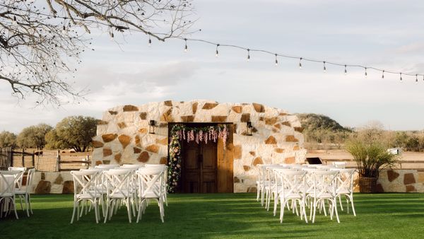 How to Pick a Wedding Venue That Actually Photographs Well