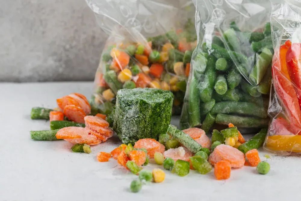 IMPACTO DE LA CONGELACIÓN DE LOS ALIMENTOS SOBRE SU VALOR NUTRICIONAL Y LA MICROBIOTA