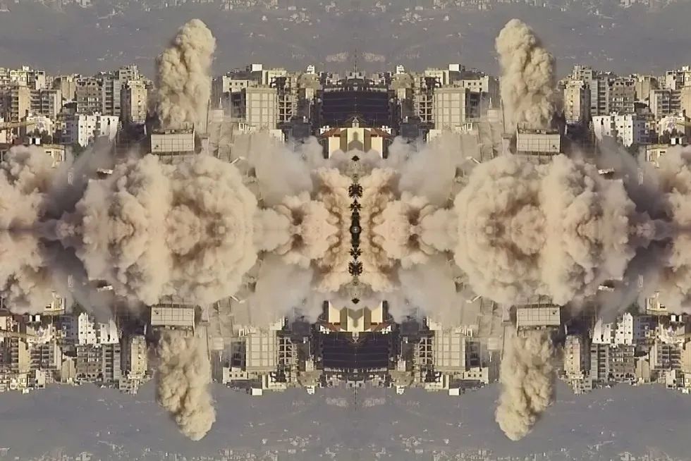 Edifici che crollano. Fotogramma dal film Sweet Talk Commissions, di Walid Raad.