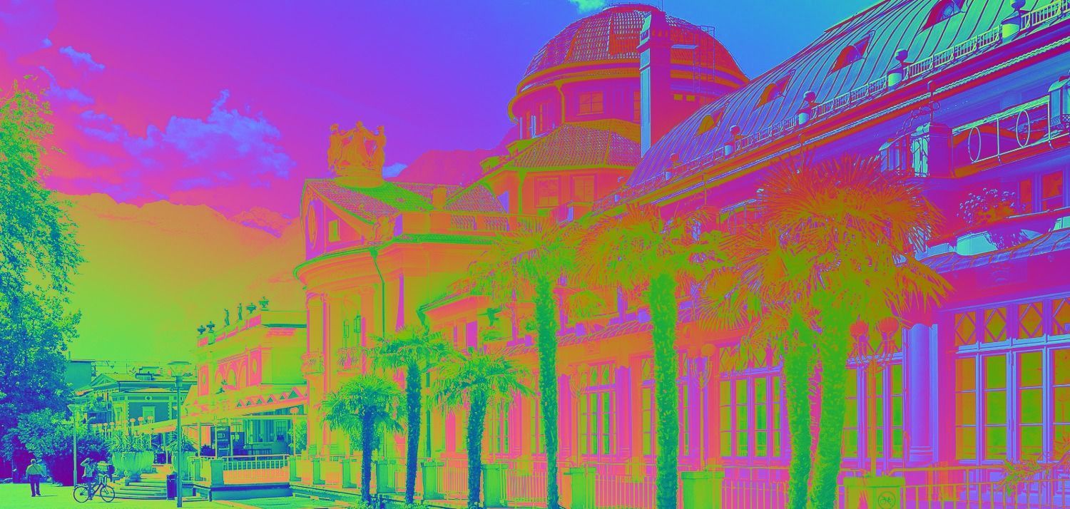 Veduta dell'edificio del Kurhaus di Merano.