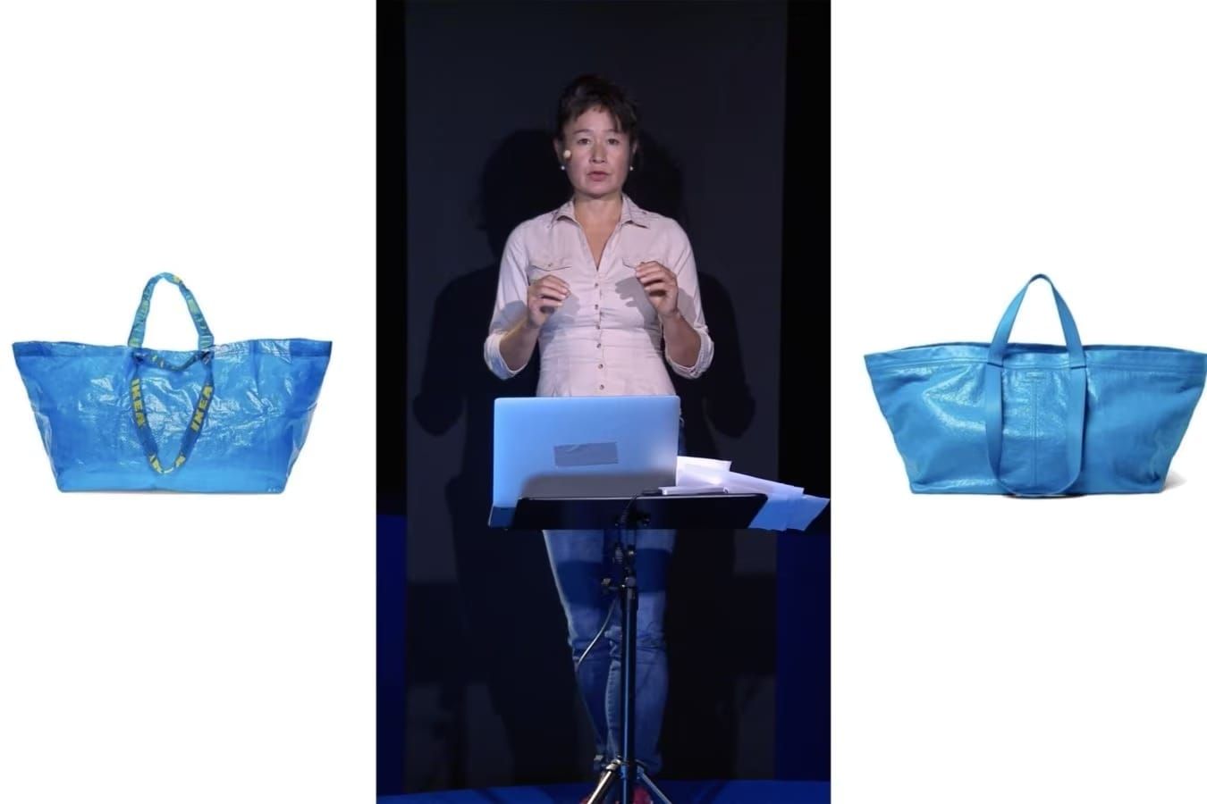 Una donna in piedi davanti a un leggio con un computer portatile. Ai lati, su due schermi, due borse di plastica.