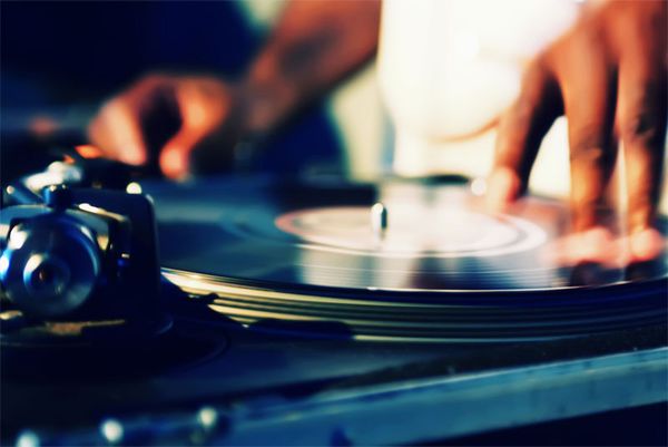 Elogio della medietà: serata Disco Pub