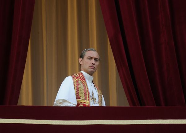 "Iconografia del potente alla finestra" su L'Indiscreto