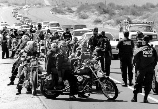 Cronache - Racconti Di Ieri e Di Oggi S01 E07 Bikers, castigo