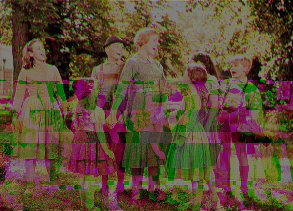 Un gruppo di bambini con la loro istitutrice. Scena dal film "The sound of music"