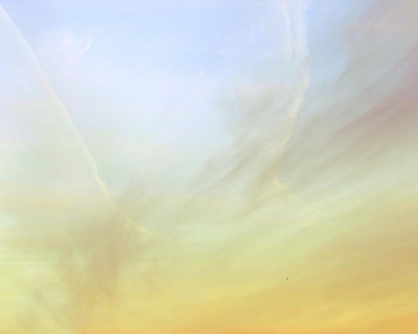 Nuvole nel cielo all'alba.