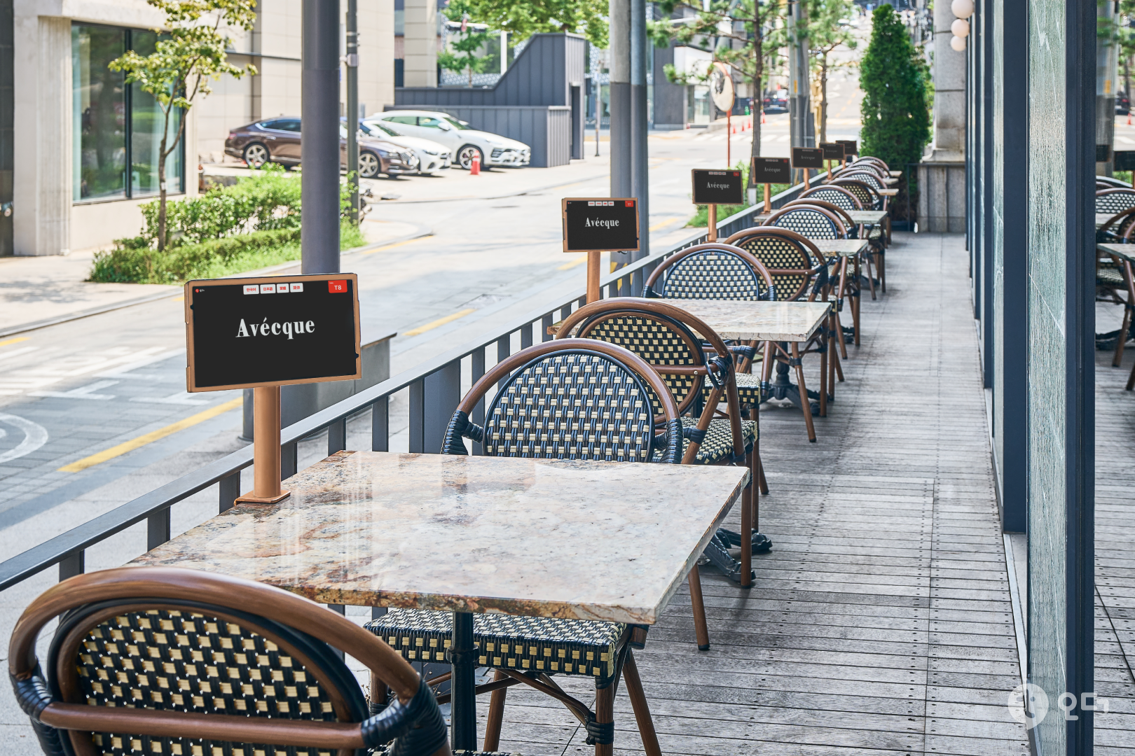 티오더 매장 가이드 설치 사례 아베크 청담 9