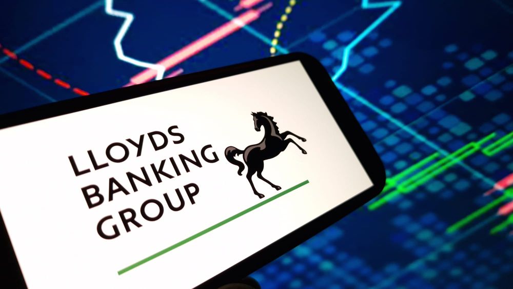 Lloyds Banking Group Tightens Sustainable Financing Framework to Zero-Emission Vehicles Only