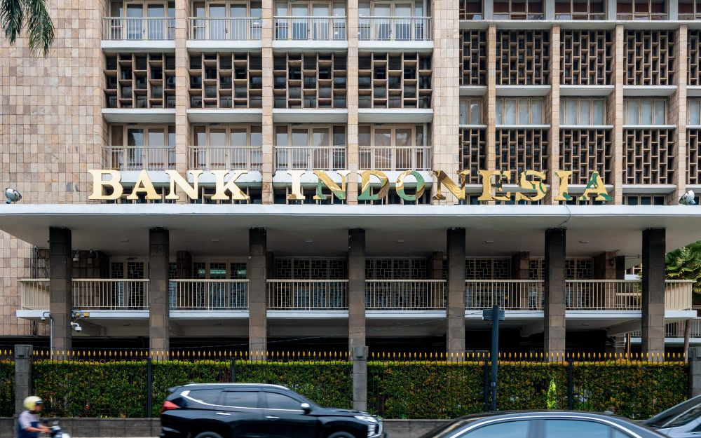 Bank Indonesia held policy rate at 5.75% and expanded hedging incentives