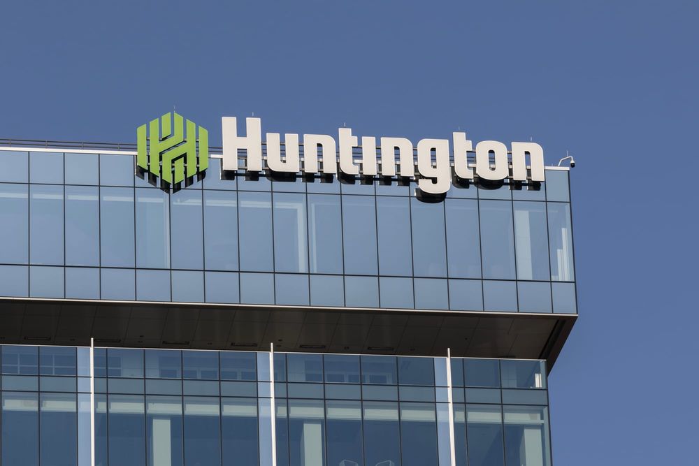Huntington cut income growth forecast as funding costs squeezed lending margins