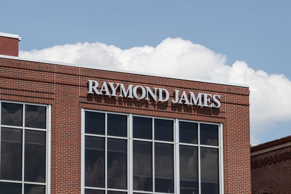 Raymond James Names Scott Curtis to Succeed Steve Raney as Bank Segment President