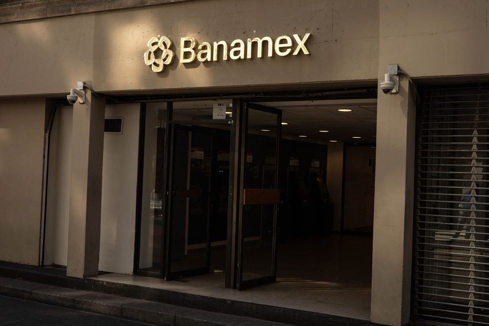 Banamex completed $900 million AT1 bond placement at 9.5% coupon