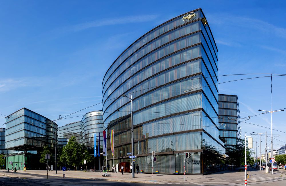 Erste Group sets 2 November launch for Erste Bank Polska tender offer and lifts lending target above 290 billion euros