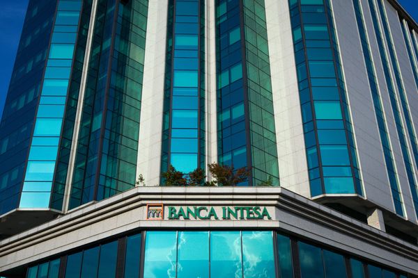 Italy's largest bank offers €30.6bn to buy world's oldest bank
