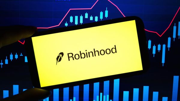 Robinhood Cut Nearly 300 Employees in U.S. Workforce Reduction at Fintech