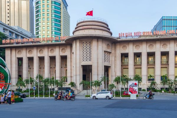 Vietnam's State Bank Enacts Circular 27/2025 Requiring AML Reporting for Domestic Transfers Above VND 500 Million
