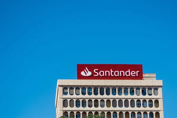 Santander raised interim dividend 10% alongside €3.7 billion remuneration plan