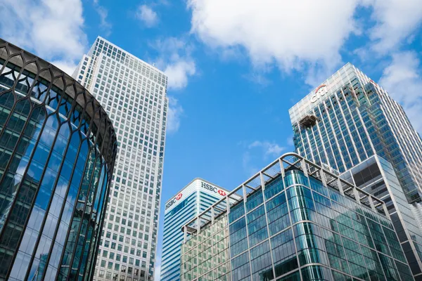 UK bank shares fell sharply as gilt yields hit 1998 high