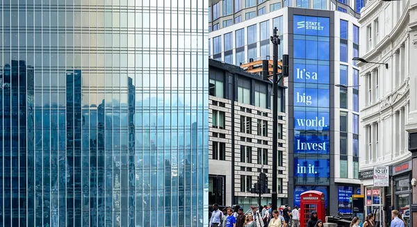State Street shares fell as cash withdrawals tempered fee growth
