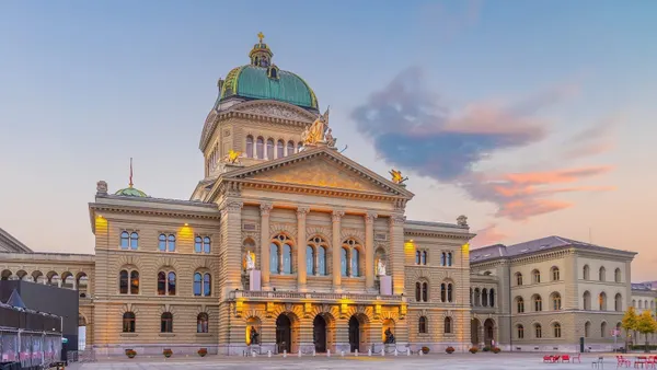 Swiss Senate committee backs bank liquidity law, limits upfront fee to UBS