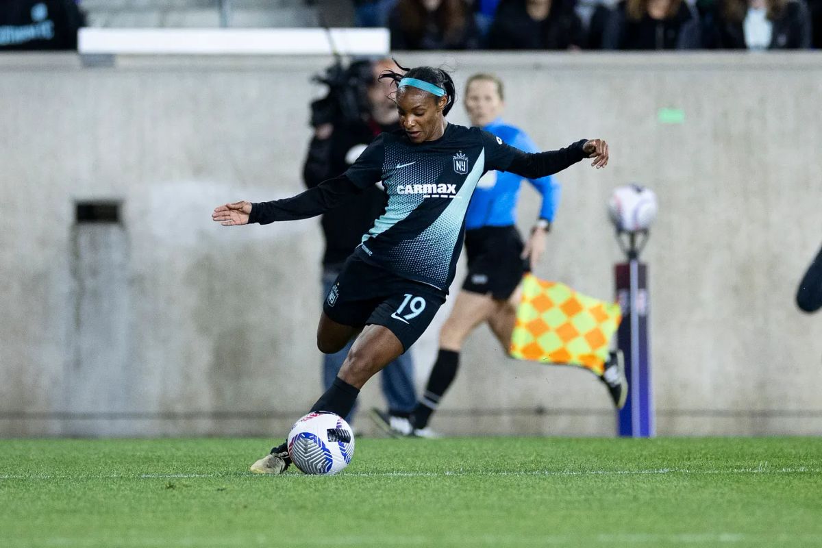 USWNT News: Crystal Dunn Announces Retirement From Professional Soccer Post feature image