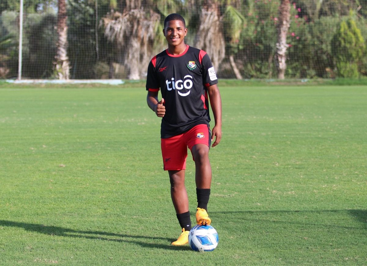 CT United Sign Ernesto Gómez Post feature image