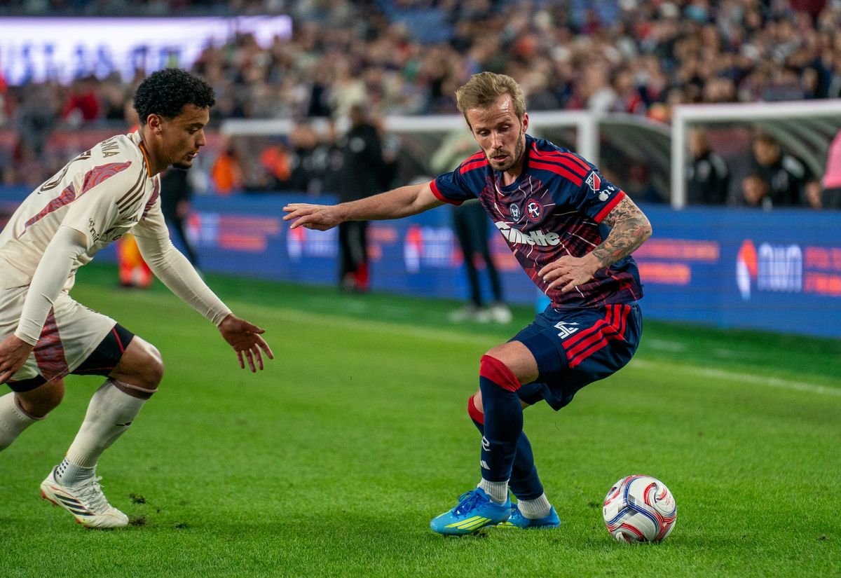 Jackson Yueill avoids a defender in a match against D.C. United