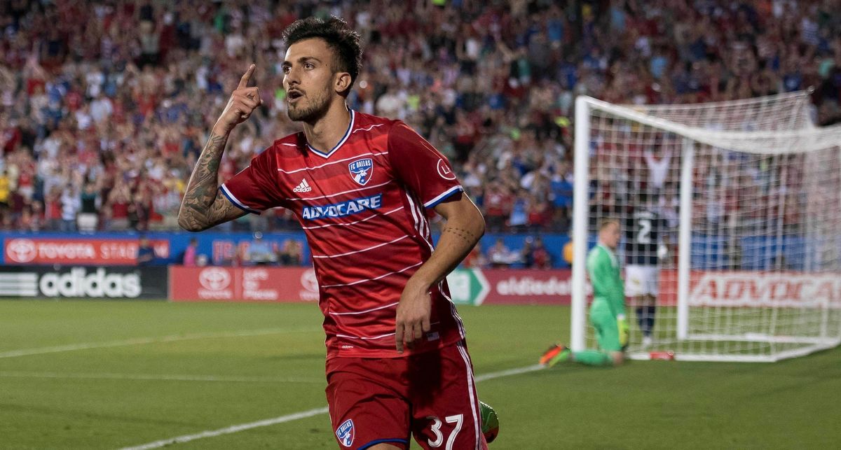 Revolution Sign Maximiliano "Maxi" Urruti  Post feature image