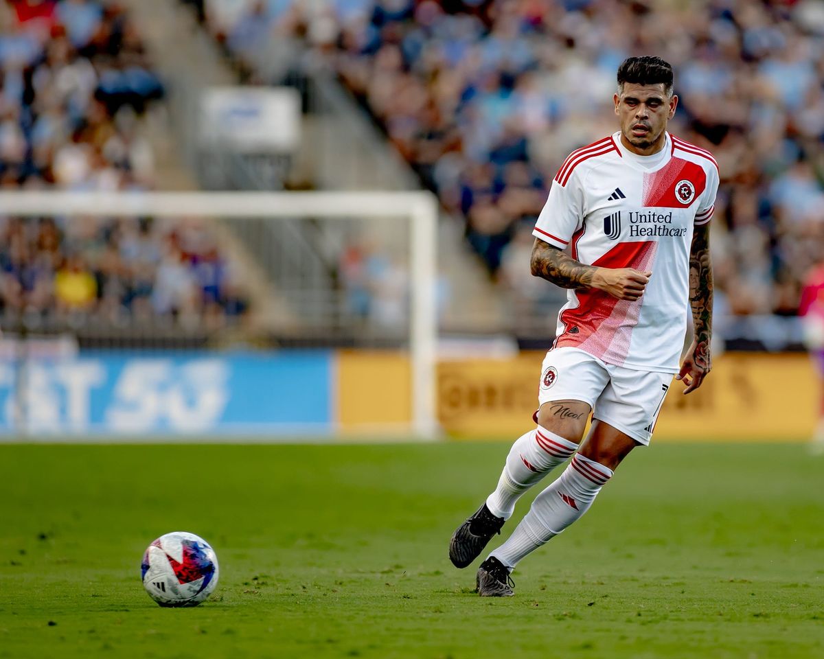 Carles Gil, Revolution Players Want Gustavo Bou to Return Post feature image