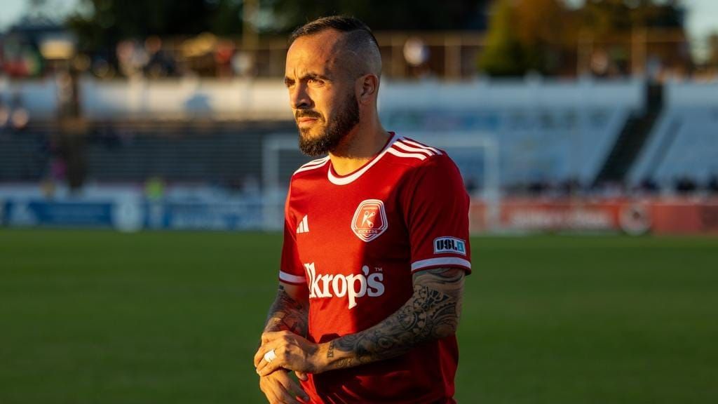 Portland Hearts of Pine Sign Emiliano Terzaghi Post feature image