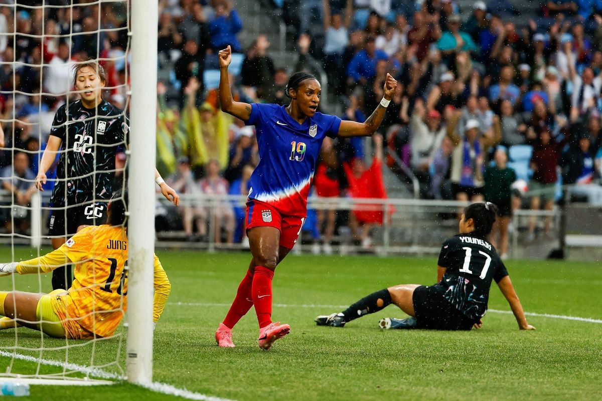 USWNT Recap: Crystal Dunn Breaks Goalscoring Drought Post feature image