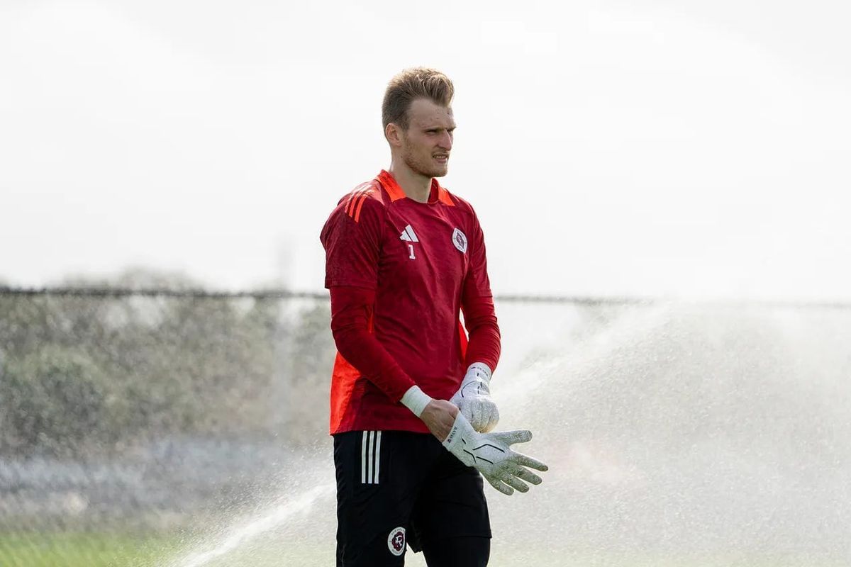 Henrich Ravas Has Enjoyed Working With Kevin Hitchcock Post feature image