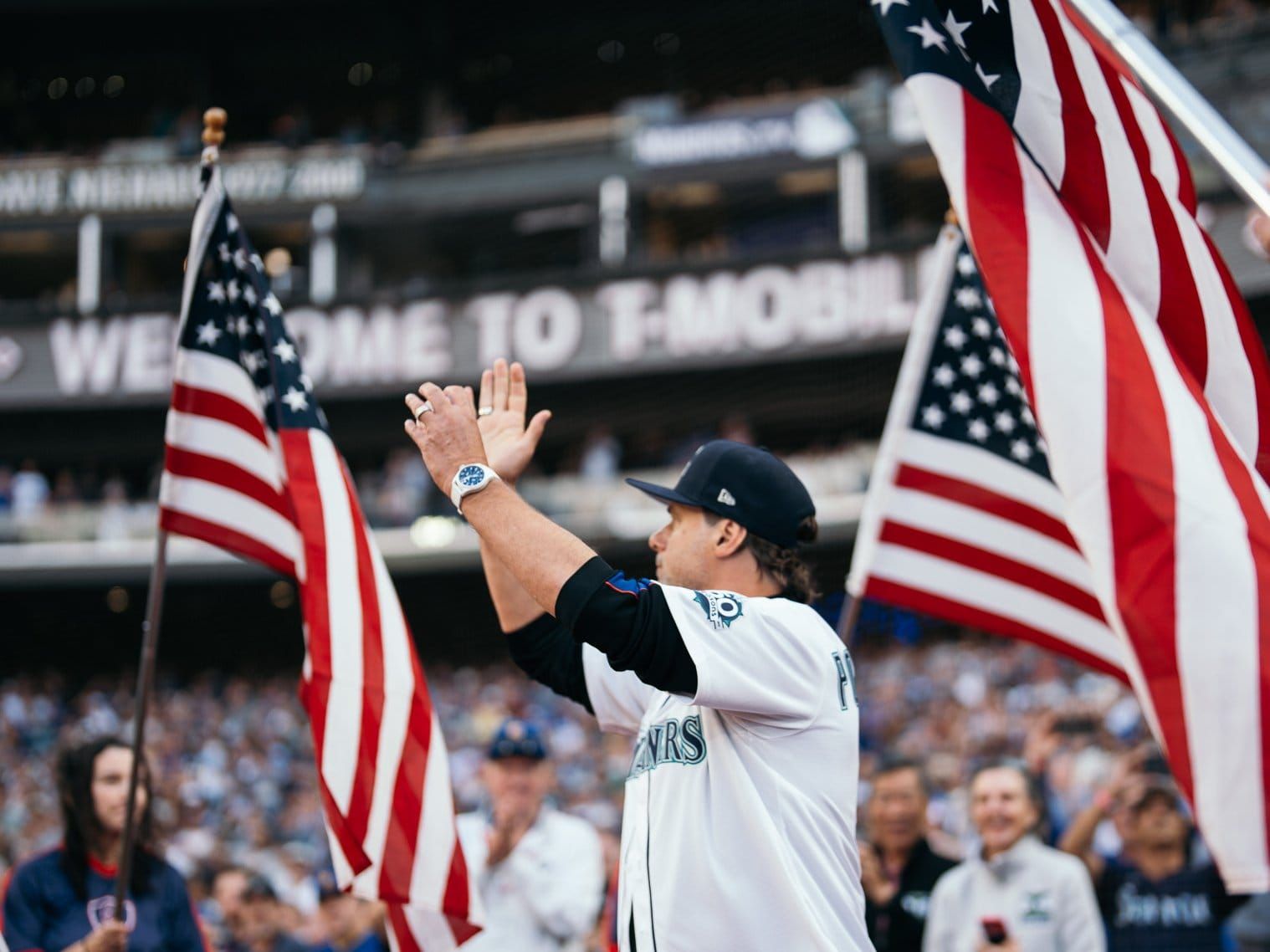 Matt Turner Takes Batting Practice, Coaches Pochettino on First Pitch at Mariners Game Post image