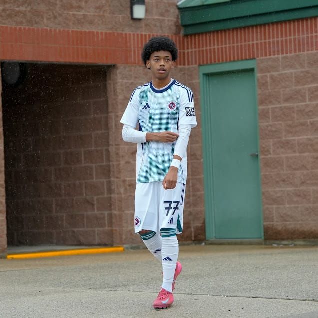 Makai Wells Signs Pro Contract Post image