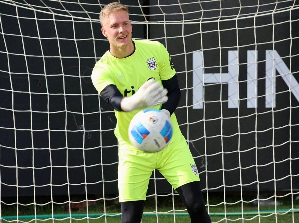 JD Gunn Makes Panama Debut Post image