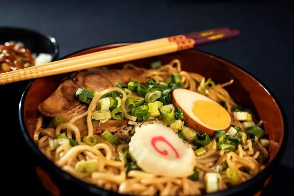 Ramen in Tallow Bone Broth — the Long-Cooked Tonkotsu Method