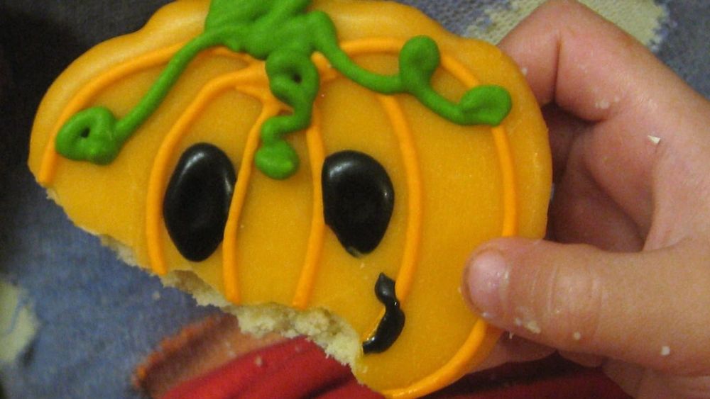 Pumpkin-decorated Halloween cookie — photo for the seed-oil-free guide: Seed Oil Free Halloween