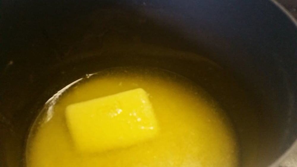 Butter melting in a pot on the way to ghee — photo for the seed-oil-free guide: Tallow vs Ghee